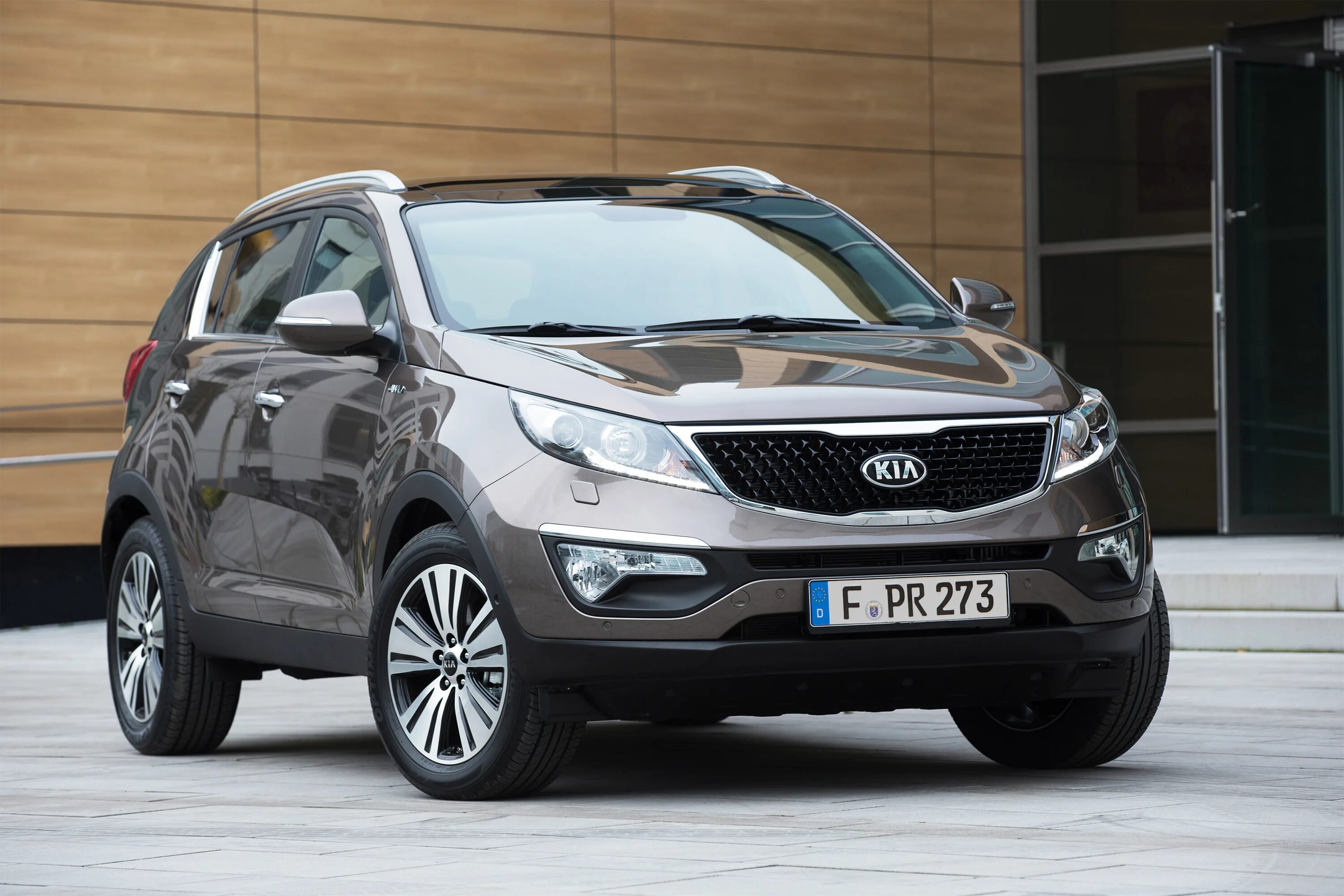 Автомобили с пробегом 2015. Kia Sportage 2014. Кроссовер Kia Sportage. Киа Спортаж 5. Kia Sportage 2015.