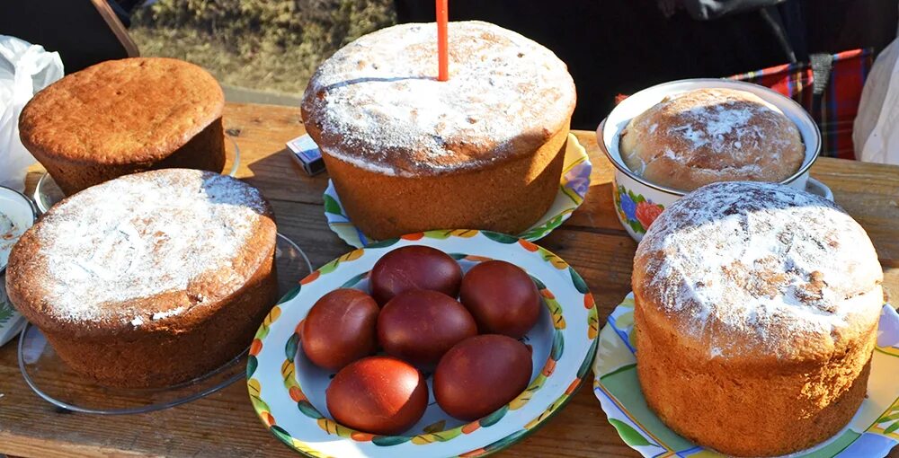 На красную горку пекут куличи. Творожный кулич на пасху. кулич творожный пасхальный. пекут куличи. печь куличи на пасху.