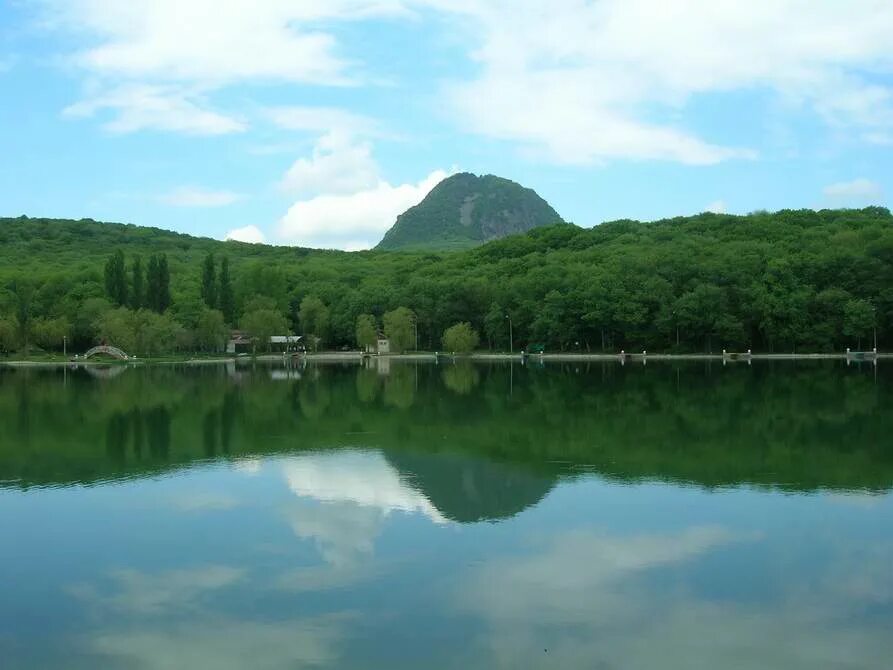 Озеро в минеральных водах