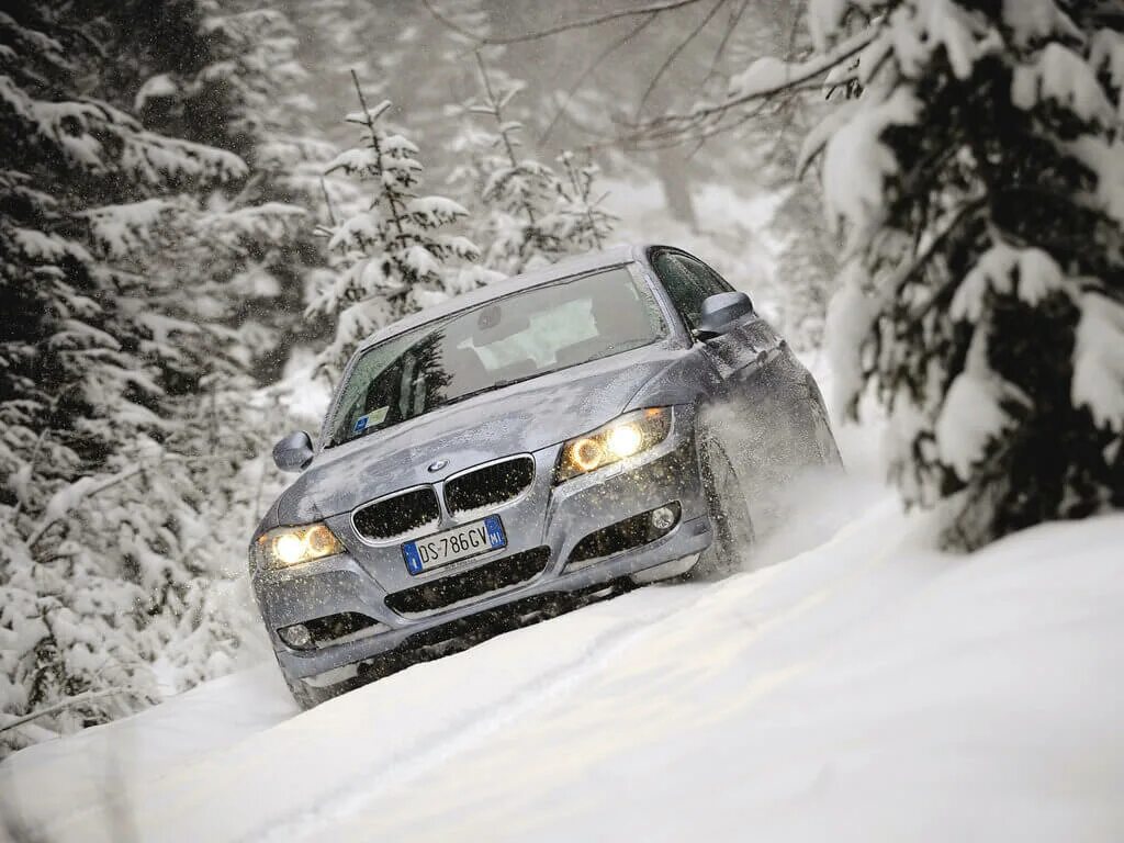 C зимой. Bmw m3 xdrive зима. bmw e90 зимой. бмв 5 xdrive зимой. бмв 320 зимой.