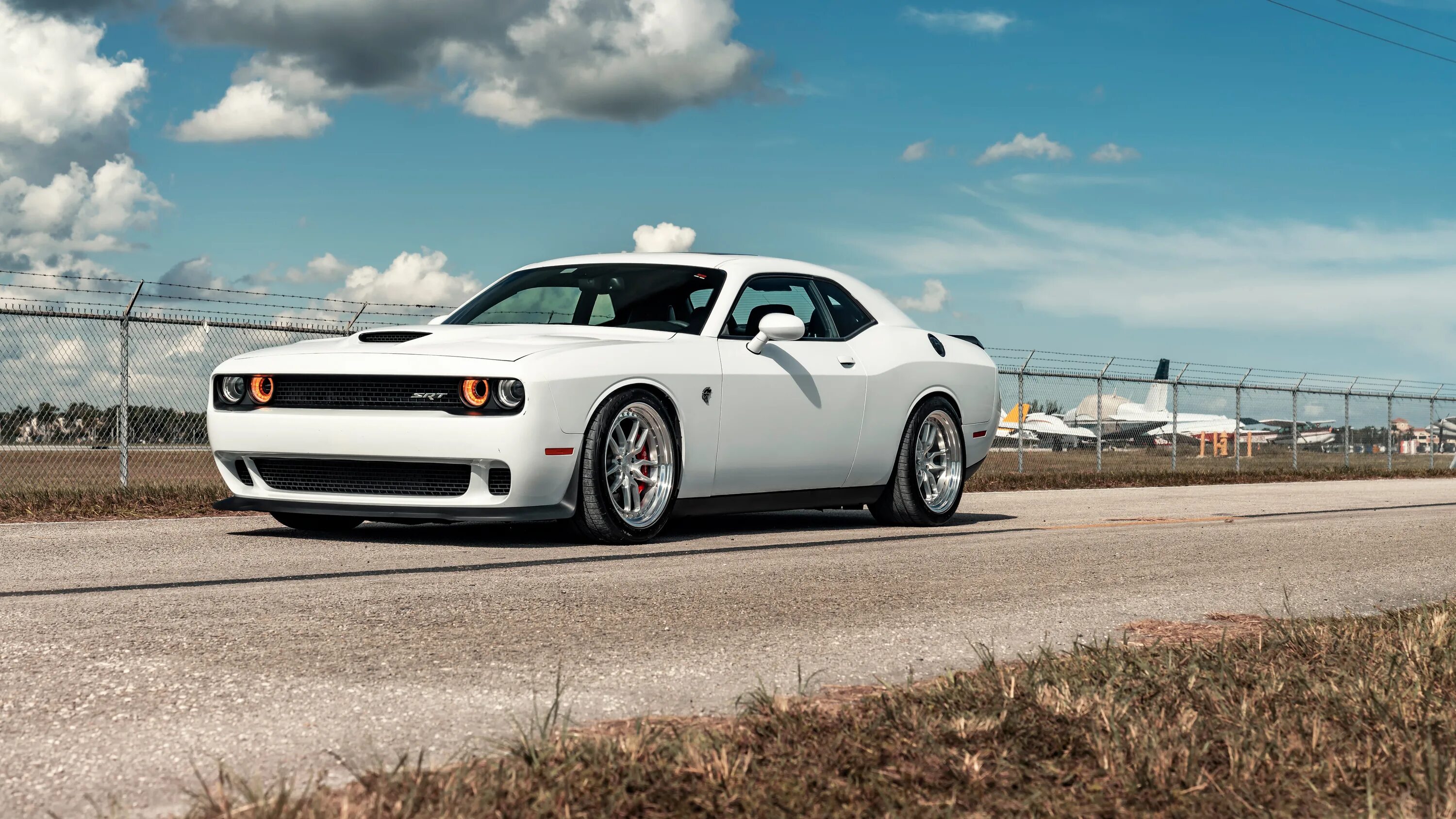 Челленджер хелкат. Dodge Challenger srt8 Hellcat. Додж Челленджер Хеллкэт. Dodge Challenger srt8 Hellcat 2020. Dodge Challenger srt 2020.