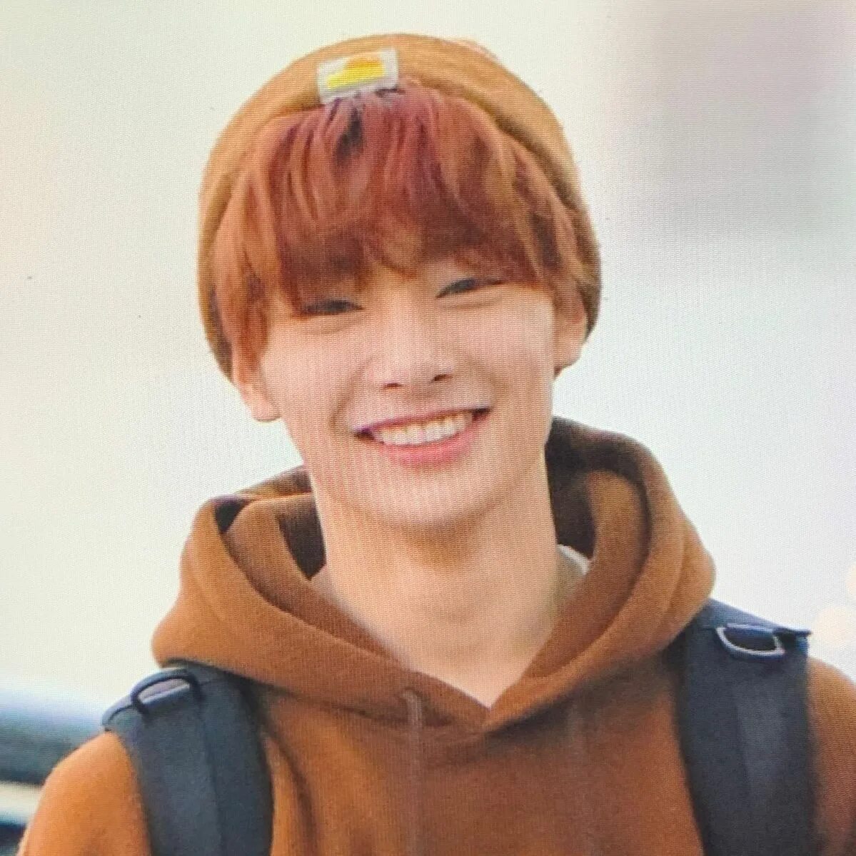 Хлебушек чонин. Stray kids jeongin 2022. Ян чонин из stray kids 2022. Хлебушек чонин. Ян чонин сердечко.