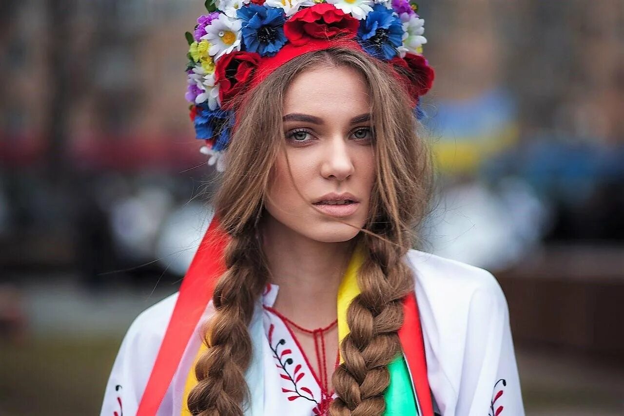 Украинские картинки. Юкрейниан герл. Украинские девушки. Красавицы Украинки. Украинка в венке.