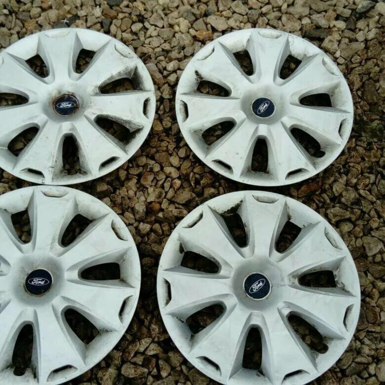 Колпаки на форд фокус 2 r16. 1l8z 1130 aa колпак форд. Оригинальные колпаки форд фокус. Колпаки ford focus 3 r16. Оригинальные колпаки форд фокус.