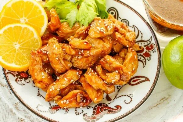 Свиные уши в соусе терияки с кунжутом. Соус терияки для маринада курицы. Курица филе терияки. Курочка терияки с кунжутом. Курица терияки в панировке.