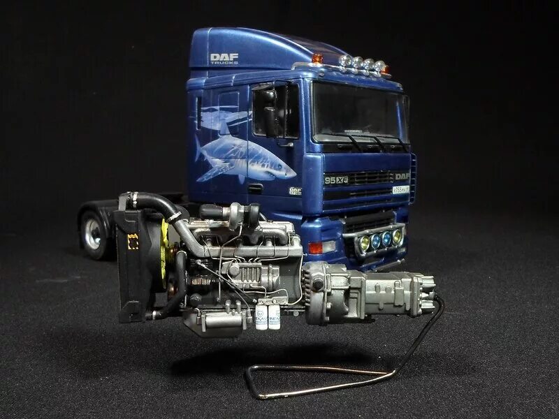 Грузовики двигатель купить. Italeri 3942 Volvo fh4 Globetrotter. Volvo f12 Italeri. Двигатель v8 Volvo fh16. Italeri Volvo f16.