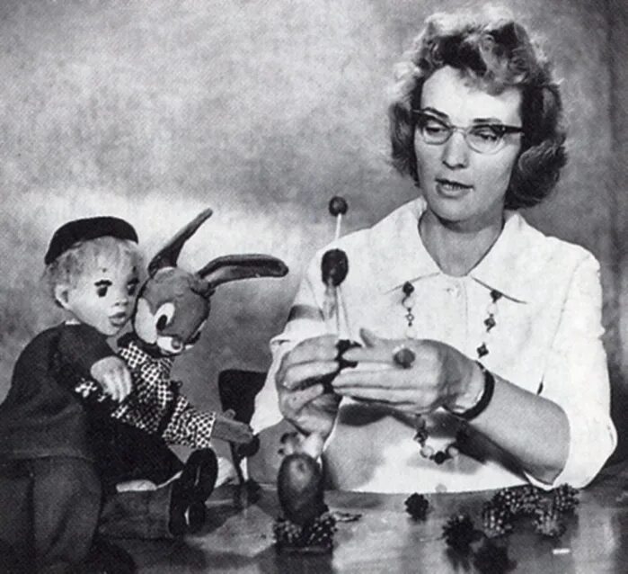 Спокойной ночи малыши»(1964) валентина леонтьева. Татьяна веденеева на передаче спокойной ночи малыши. Валентина леонтьева спокойной ночи малыши. Ведущая спокойной ночи малыши валентина леонтьева. Спокойной ночи 60 годов.