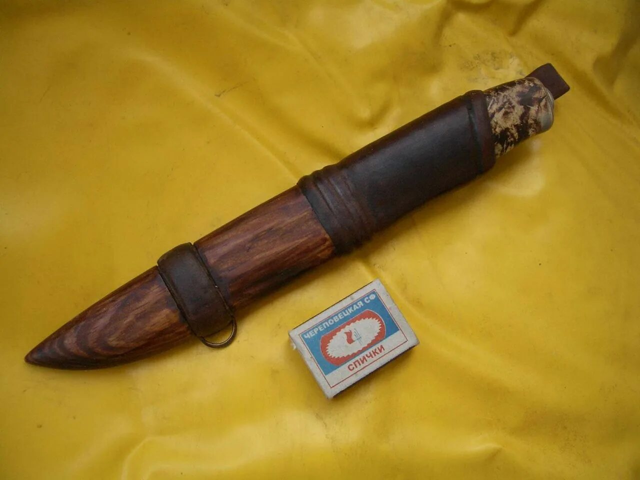 Деревянные ножны. Комбинированные ножны. Деревянный нож в ножнах. Комбинированные ножны кожа дерево.