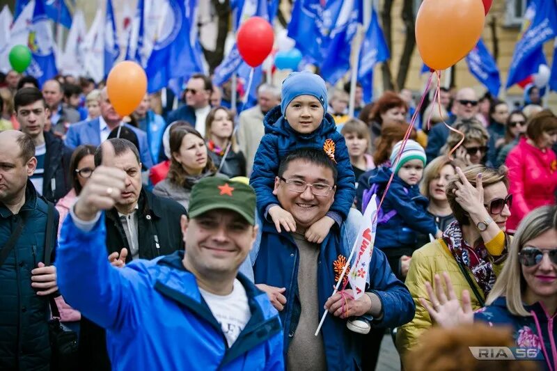 Улица 1 мая оренбург. 1 Мая Оренбург. Демонстрация в Оренбурге. Фото 1 мая Оренбург. Праздники весной в Оренбуржье.