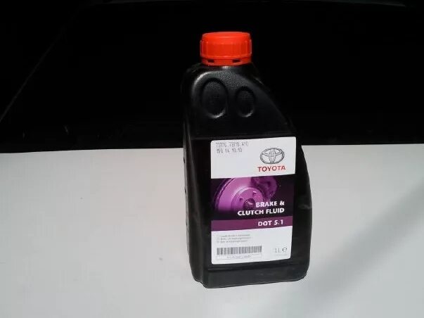 0882380111 toyota. 1. 0882380004 toyota тормозная жидкость. Тормозная жидкость тойота 5. Toyota dot 5.