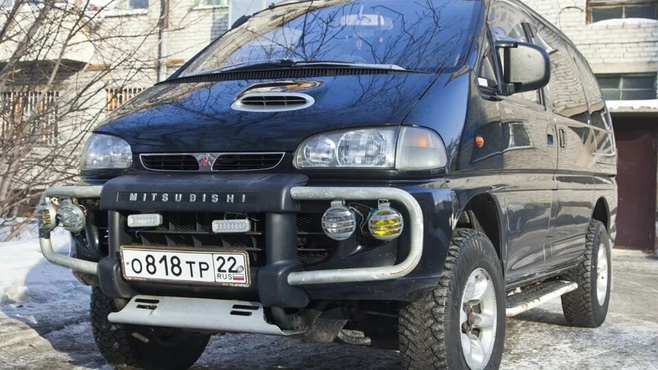 Делика л400. Митсубиси Delica l400. Мицубиси Делика 400. Mitsubishi l400 2000.