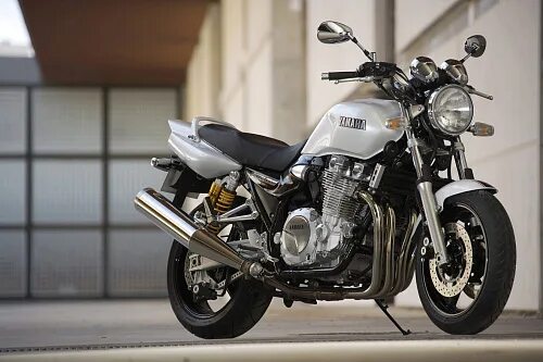 2003 Yamaha XJR1300 Review