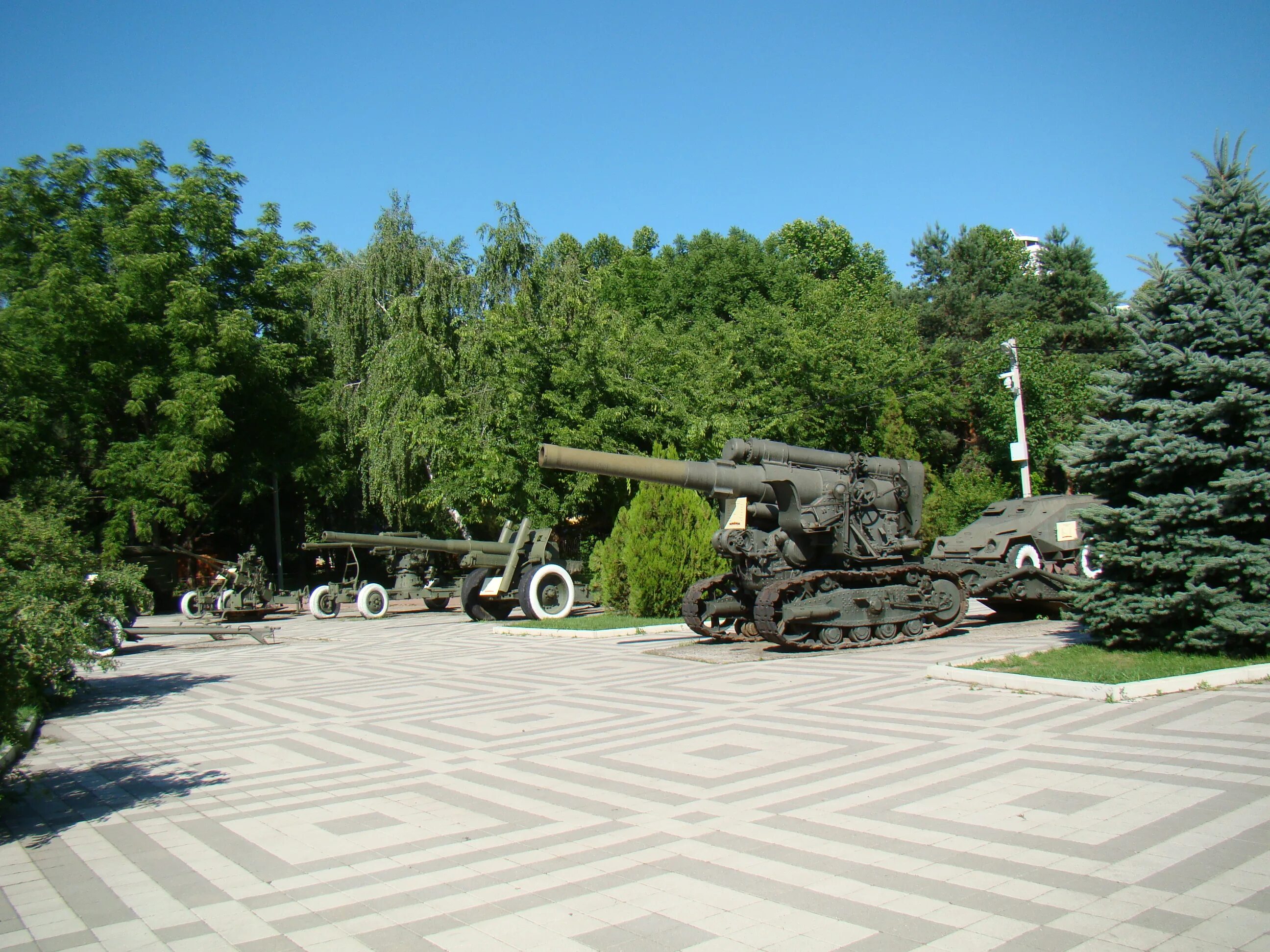 Военный музей краснодар. Музей в парке 30 летия Победы Краснодар. Музей военной техники в Краснодаре парк Победы. Музей оружие Победы Краснодар. Музей Победы в парке Победы в Краснодаре.