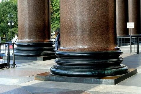 Гранитная колонна