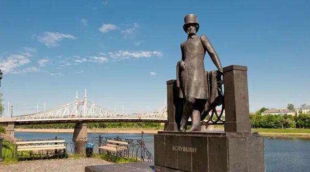 Памятник в твери на набережной. Пушкин в твери. Главная достопримечательность города тверь. Природные и культурные достопримечательности твери. Природные и культурные достопримечательности твери.
