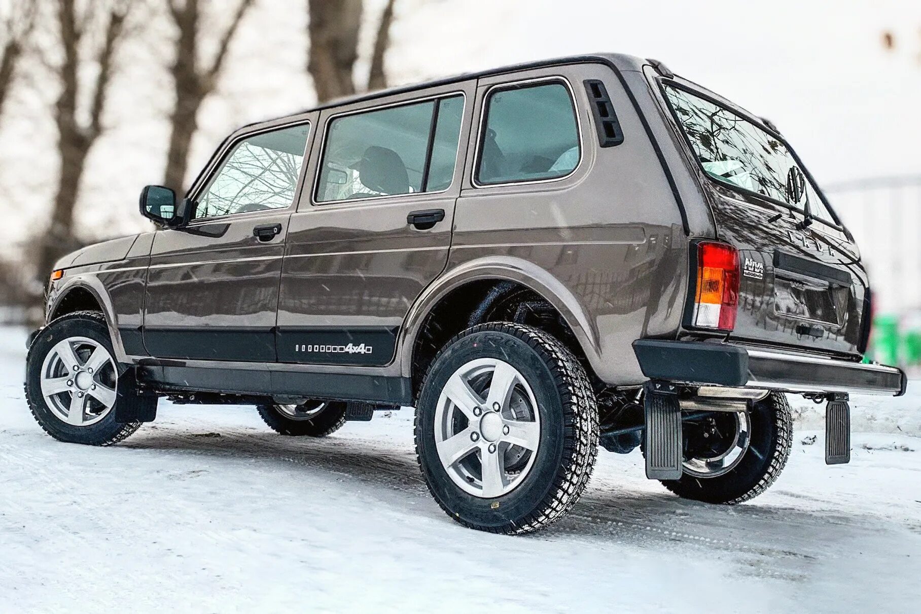 Нива легенд или тревел. Нива legend 2025. lada niva legend 5d. лада нива легенд 2025.