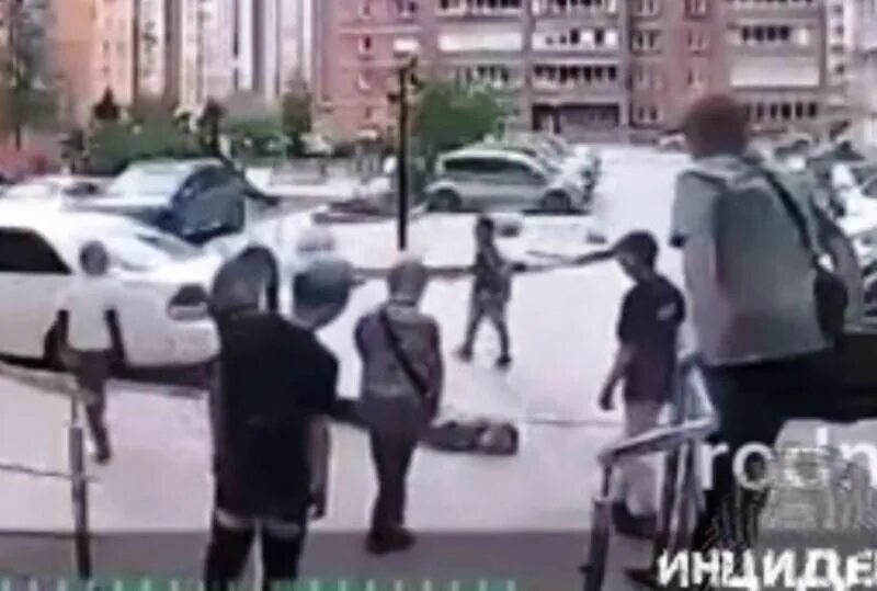 Бразильские приколы над людьми умора видео. Байден упал с лестницы самолета. Смешной бразилец. Трампа чуть не застрелили. Трампа чуть не застрелили.