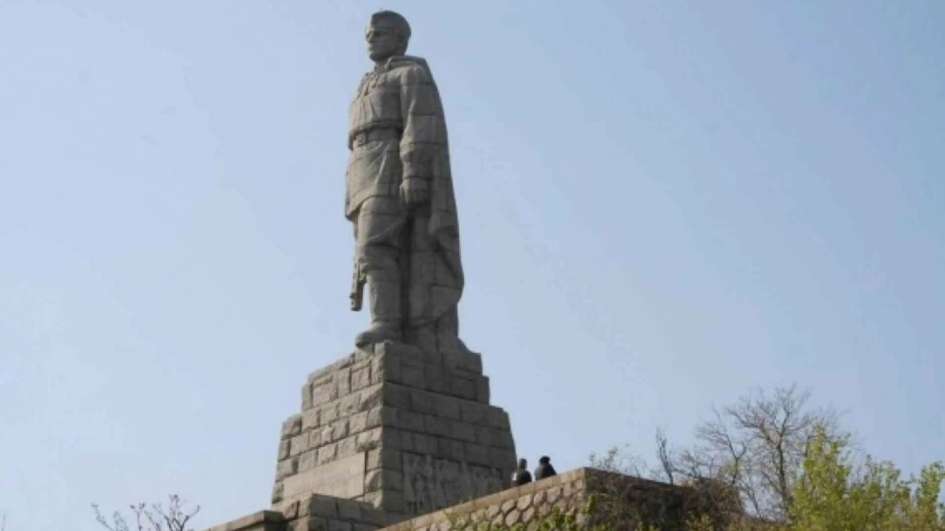 Памятник советскому солдату-освободителю «алеша». Болгарского памятника русскому солдату. Памятник воину освободителю в болгарии алеша. Пловдив болгария памятник алеше. Монумент алеша в болгарии.