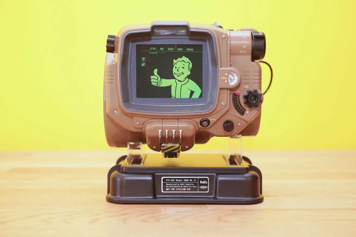 Пип бой fallout. Pipboy fallout 4. fallout 4 pip. пит бой fallout 4. пит бой 2000.