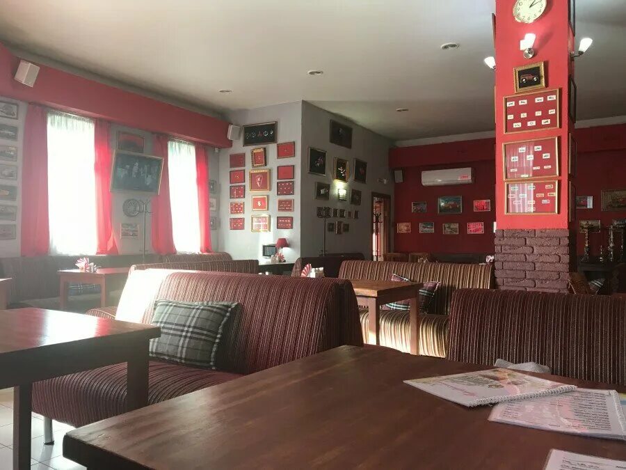 Кафе в темиртау. Кафе уныш дмитриевка. Кафе перекресток. Кафе в микрорайоне. Ресторан сильверадо ангарск.