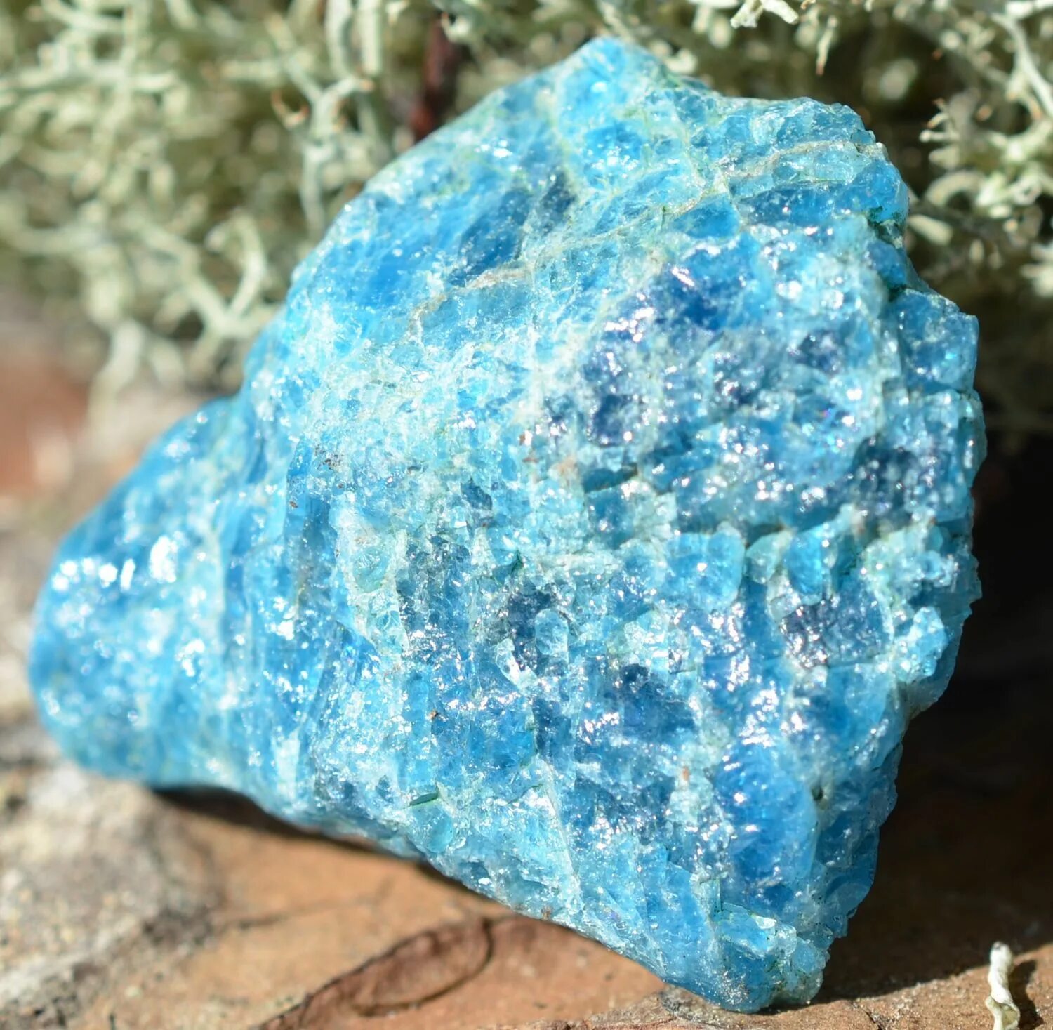 смитсонит минерал необработанный. гаюин минерал. морские минералы. камень лазурный аквамарин. морские минералы.