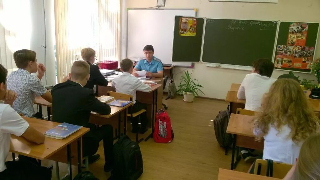 Чп п. Красный яр киреевский район. Сотрудник красного октября пермь. Деревенский клуб. П красный работа.