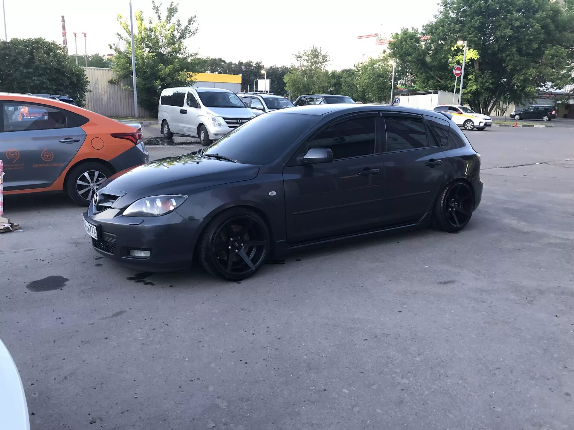 Mazda 3 колеса. Mazda 3 BK черные диски. Мазда 3 r17. Mazda 3 BK r17. Мазда 3 БК 2008 год черные диски.