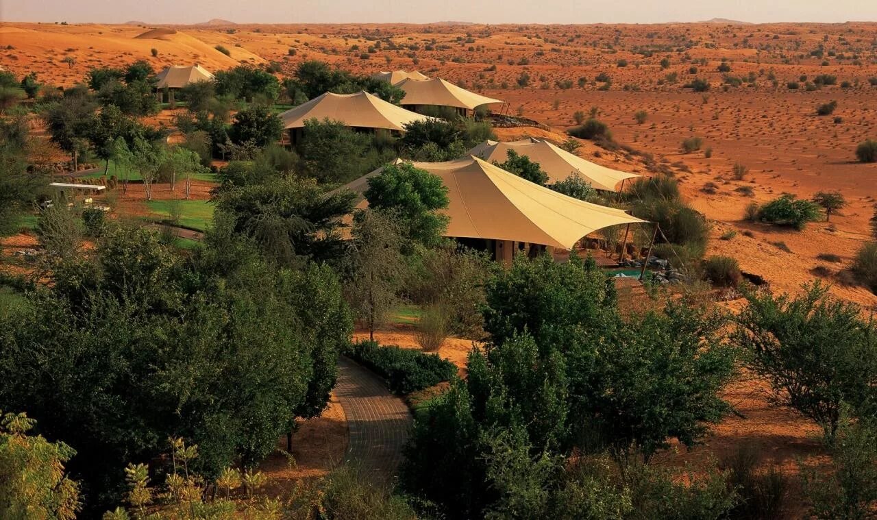 Дубайский пустынный заповедник Dubai Desert Conservation Reserve. Оазис в пустыне отель. Оазис Лива в ОАЭ. Al Maha Desert Resort & Spa. Арабский оазис