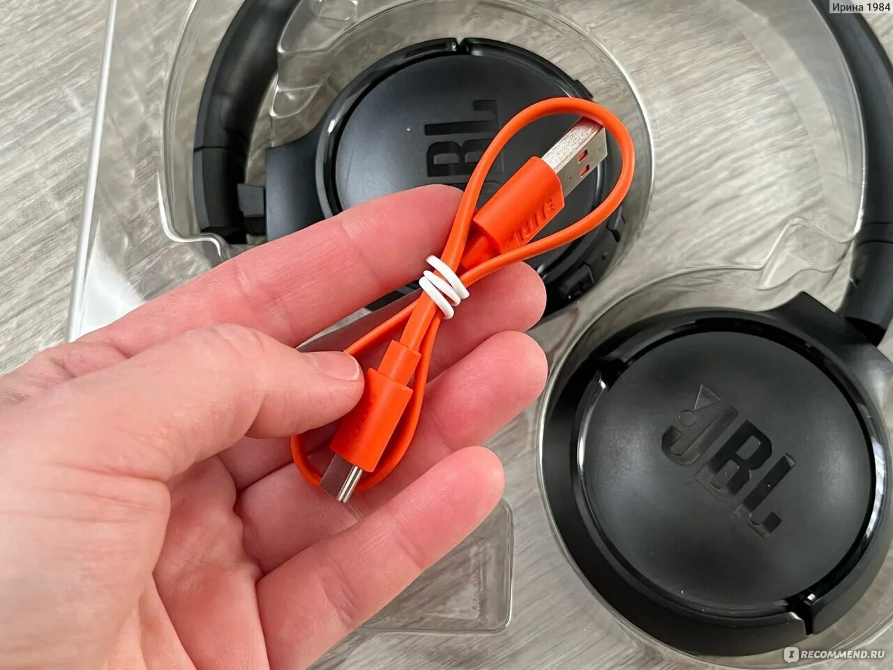 Tune 510bt отзывы. C100tws JBL основная плата наушников JBL. Резинки на наушники JBL. JBL наушники беспроводные вакуумные. JBL 510bt один наушник болтается.