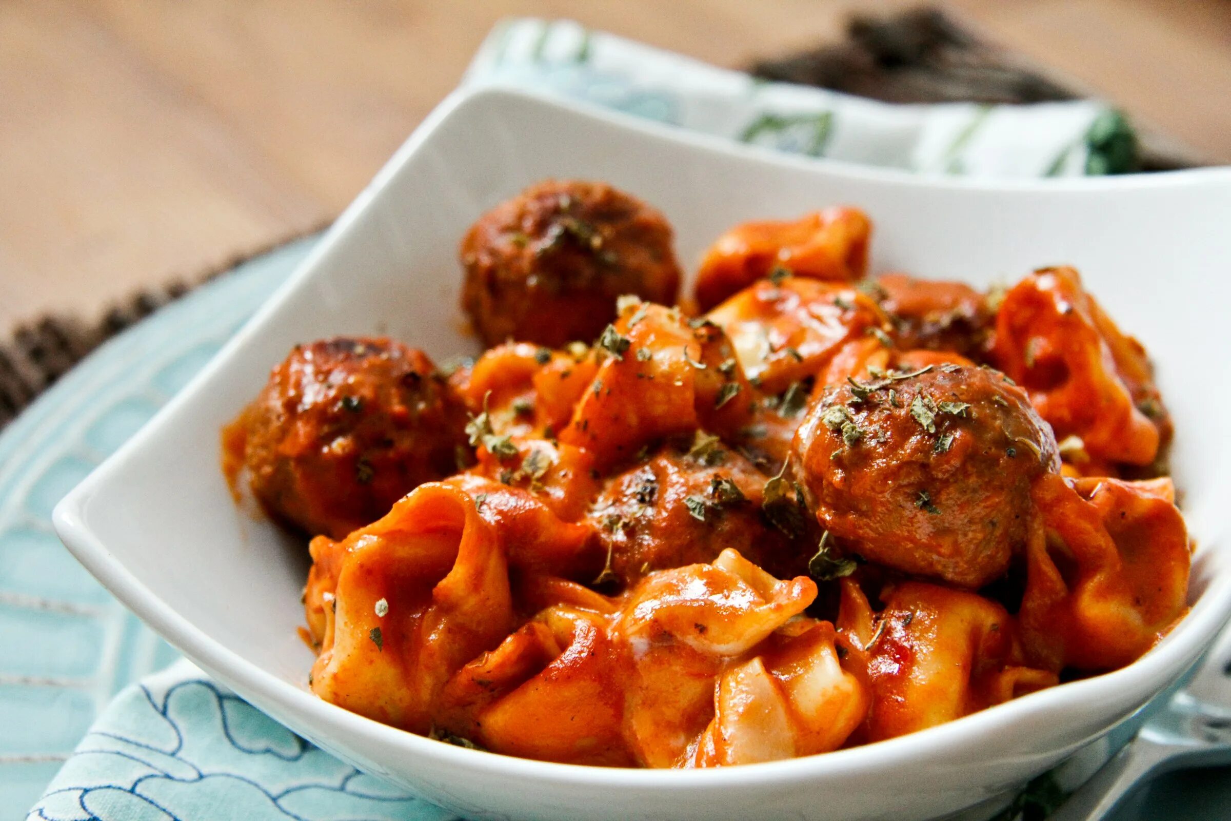 Тефтели в томатном соусе пошаговый рецепт. Тефтели. тефтели в томатном соусе. тефтели куриные. тефтели в томатном соусе на сковороде.