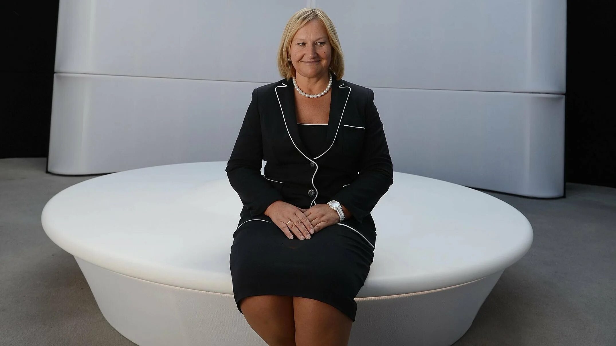 Богатая женщина. Женщина в самолете. Бизнес леди. Ольга белявцева фрутоняня. Девушка бизнесмен.