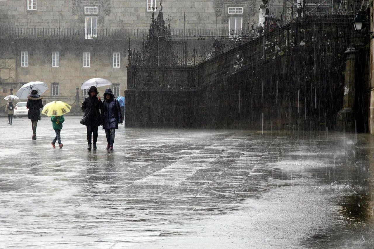 Пенья дождя. Галисия дождь. Lluvia сььд. Рыбный дождь в Гондурасе.