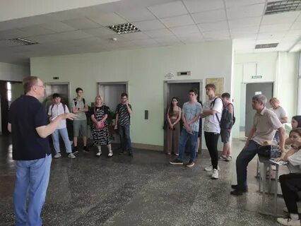 Дверь института