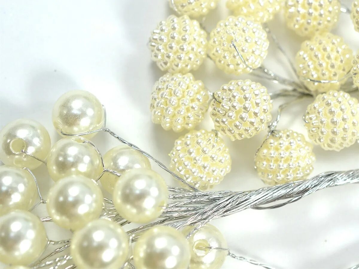 Украшения из бусин. Парящие бусины. Бусинка и бусы. Парящие бусины. Парящая чашка с бусинами.