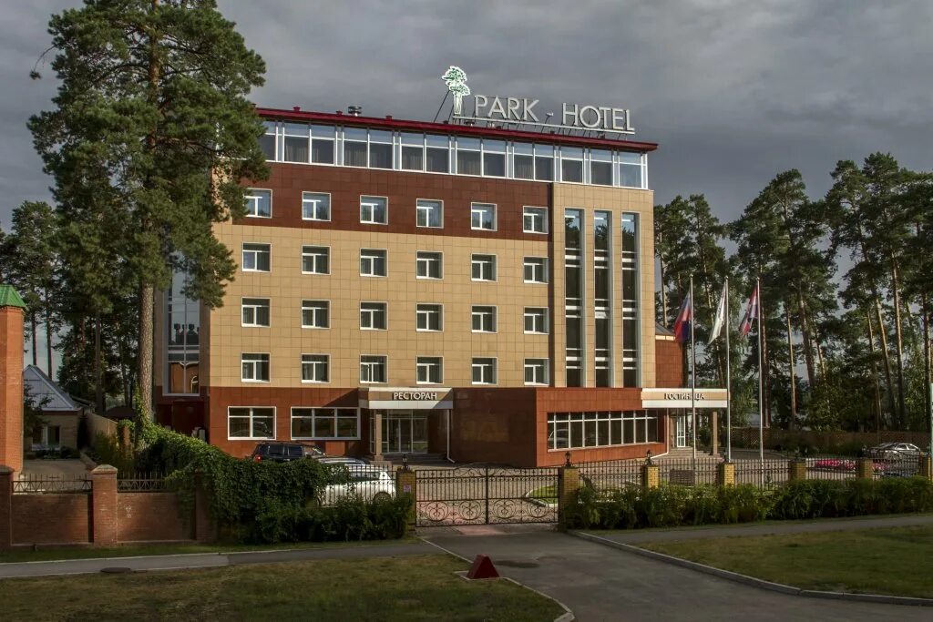 Кафе карусель пермь закамск. Ресторан карусели закамск. Парк отель пермь закамск ресторан. Летняя веранда малибу омск. Park hotel ресторан пермь.