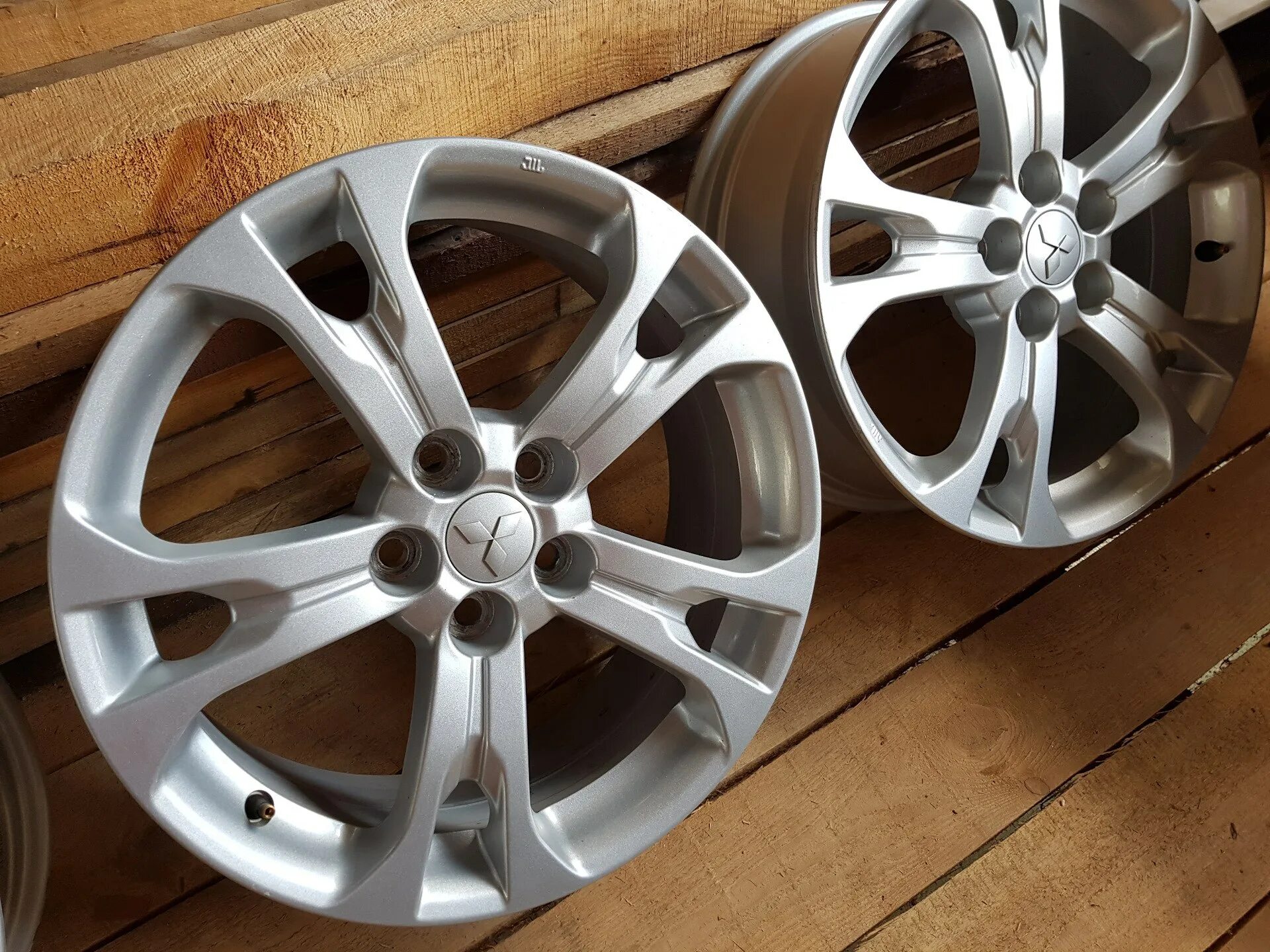 Диски митсубиси аутлендер r18. Mitsubishi oem: 4250f647 р18. Диски mitsubishi outlander r18. Mitsubishi outlander r18 колёса. Диск митсубиси оутлендер16.