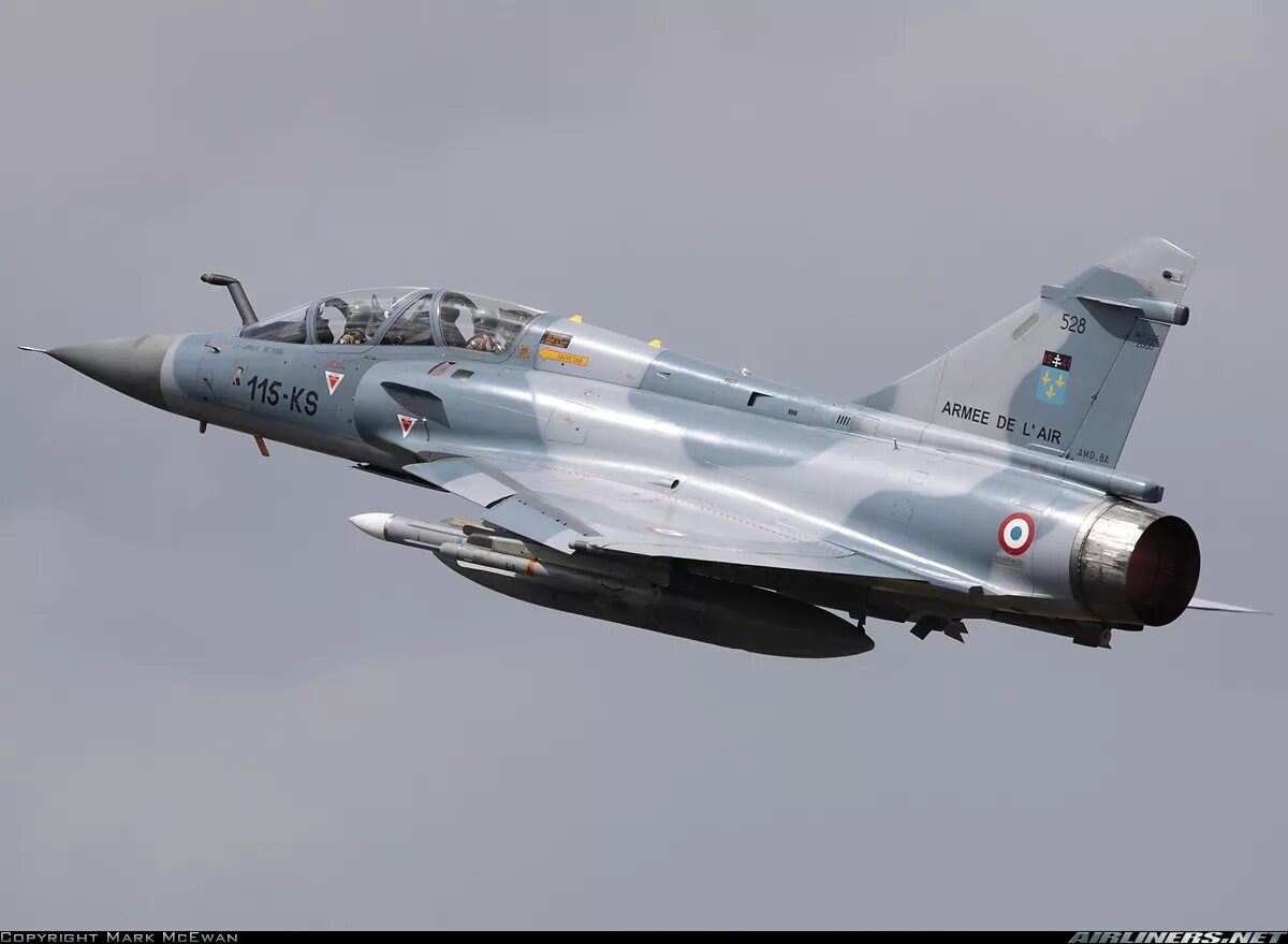 Мираж 2000 года. Dassault Aviation Mirage 2000d. Dassault Mirage 2000. Мираж 2000 истребитель. Мираж 2000-5.