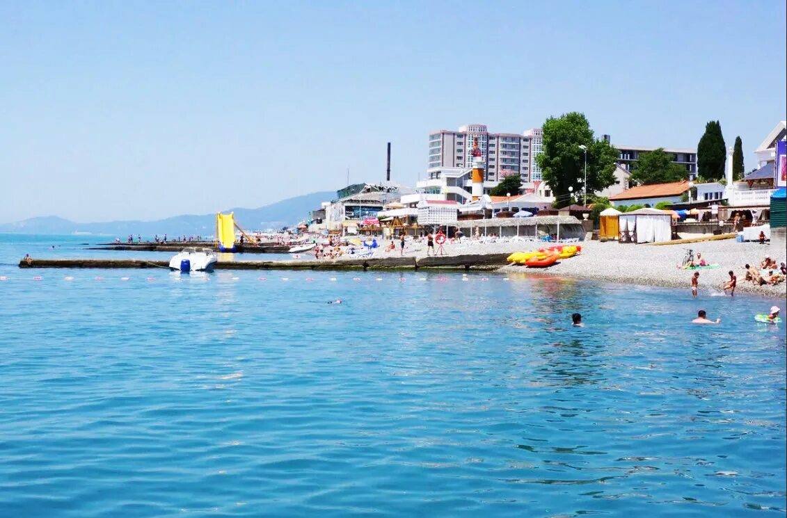 Пляж мзымта в адлере. Пляж гамма сириус адлер. Пляж чайка 2 адлер. Lazur beach hotel адлер. Берег адлера фото.