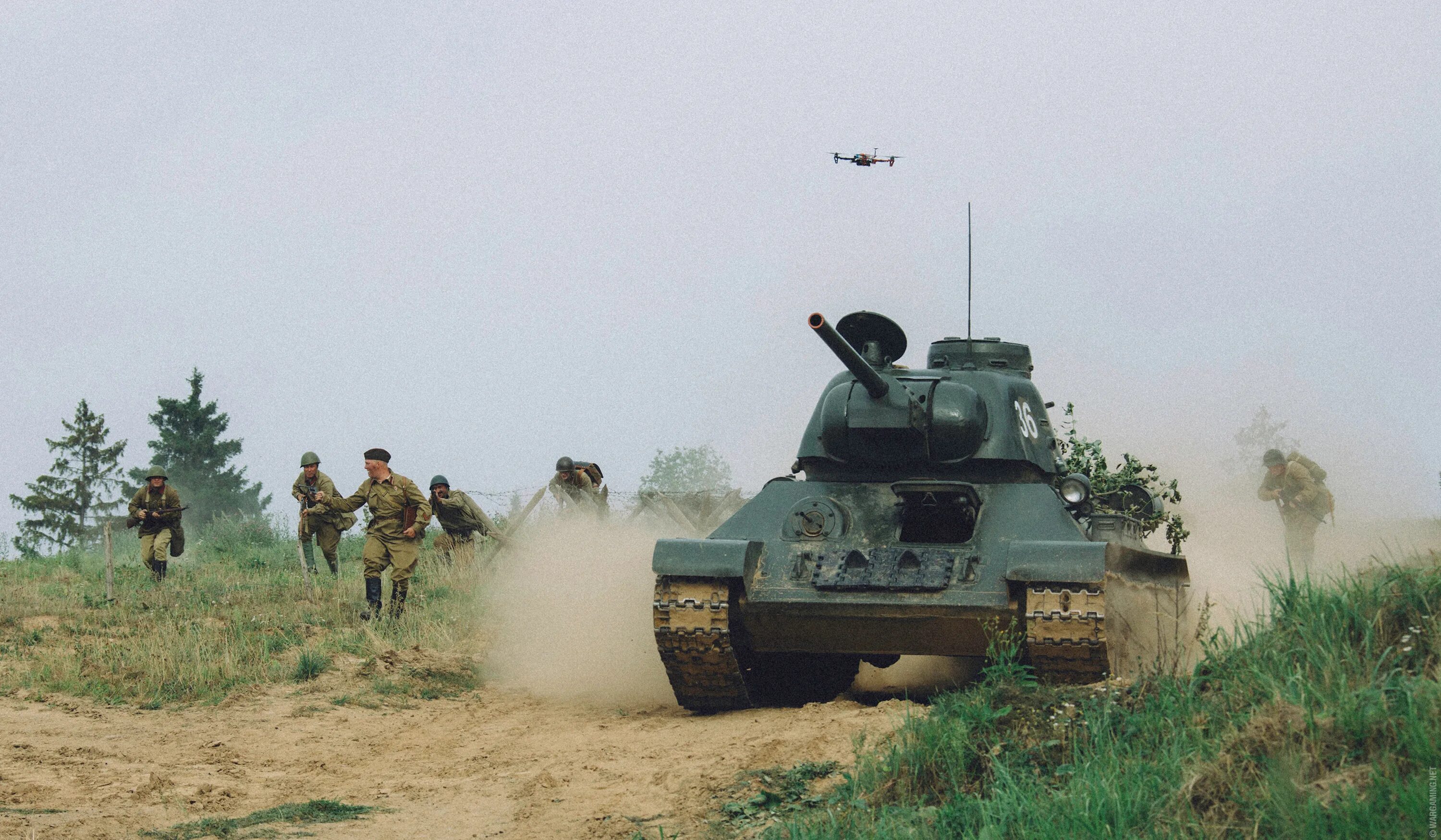 танк в поле. ис 2 выстрел. танк т90 4к. т-72 в сирии. реальный бой танков.