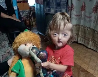 Ребенок искажает лицо