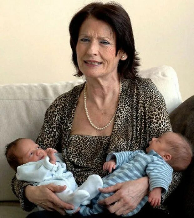 Кармен боусада. Рождение детей после 50. Поздние роды. Беременность после 40 лет. Возраст рожениц.