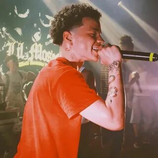 Песню lil mosey