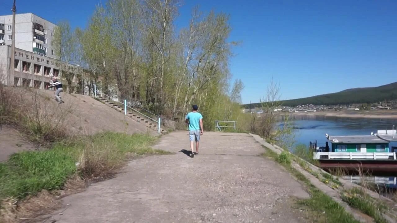 Запись усть кут. Речной порт осетрово усть кут. речной вокзал осетрово усть-кут. площадь речного вокзала усть-кут. набережная усть кут.