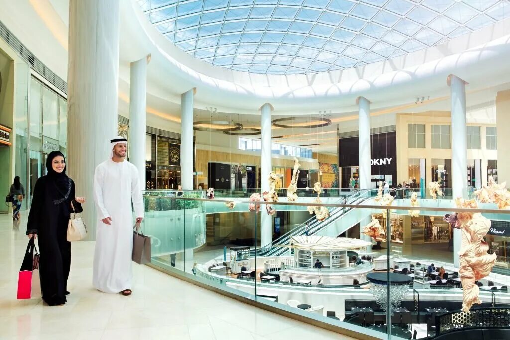 Центр арабских эмиратов. Торговый центр Абу Даби Молл. ТЦ В Дубае Дубай Молл. Абу-Даби торговый центр яс Молл.