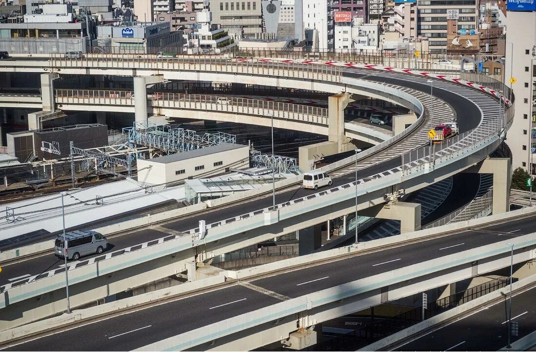 Японская дорога. Эстакады Токио. Монорельс Токио. Автострада Япония. Транспортная система Токио.