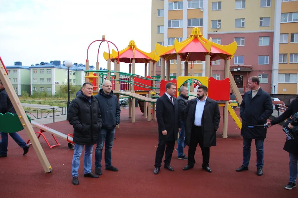 Площадки салехард. Горсад город Салехард. Городской сад Салехард. Городской сад Салехарда после реконструкции. Детские площадки Салехард.