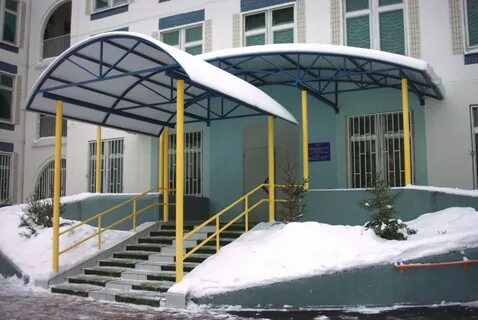 Навес над входом здание