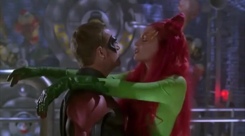 Robin i often have a big. Batman and Robin 1997 ума. Ядовитый плющ и Робин поцелуй. Ядовитый плющ поцелуй Бэтмен и Робин. Бэтмен и Робин 1997 поцелуй.