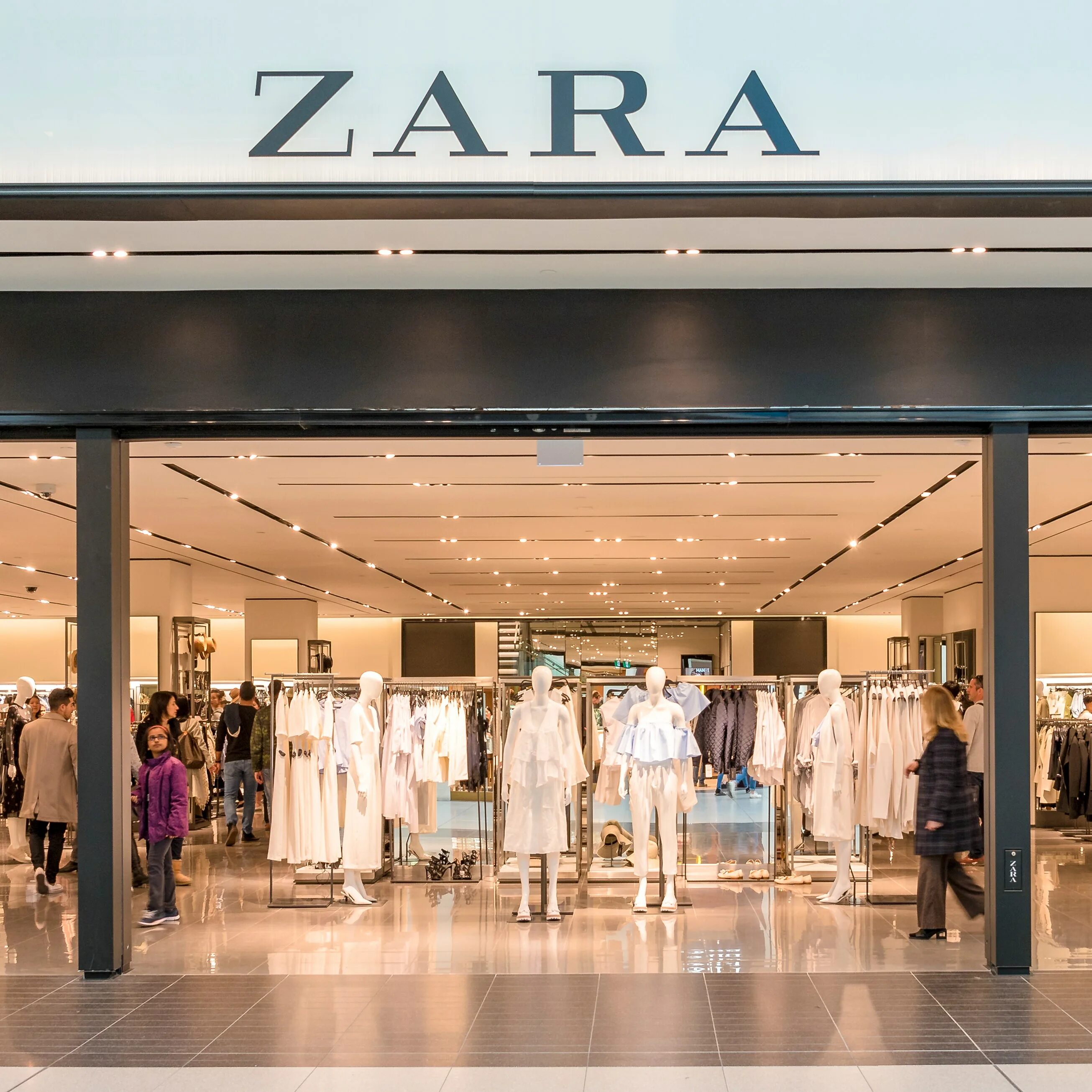 Сайт zara одежда. Зара тюмень кристалл. zara тверская 4. зара 3461. магазин зара метрополис.