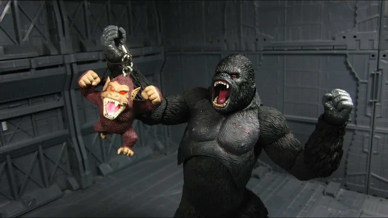 Кинг конг играть. Кинг Конг 2005 s.h monsterarts. Кинг Конг игра. King Kong 2005 game Review.